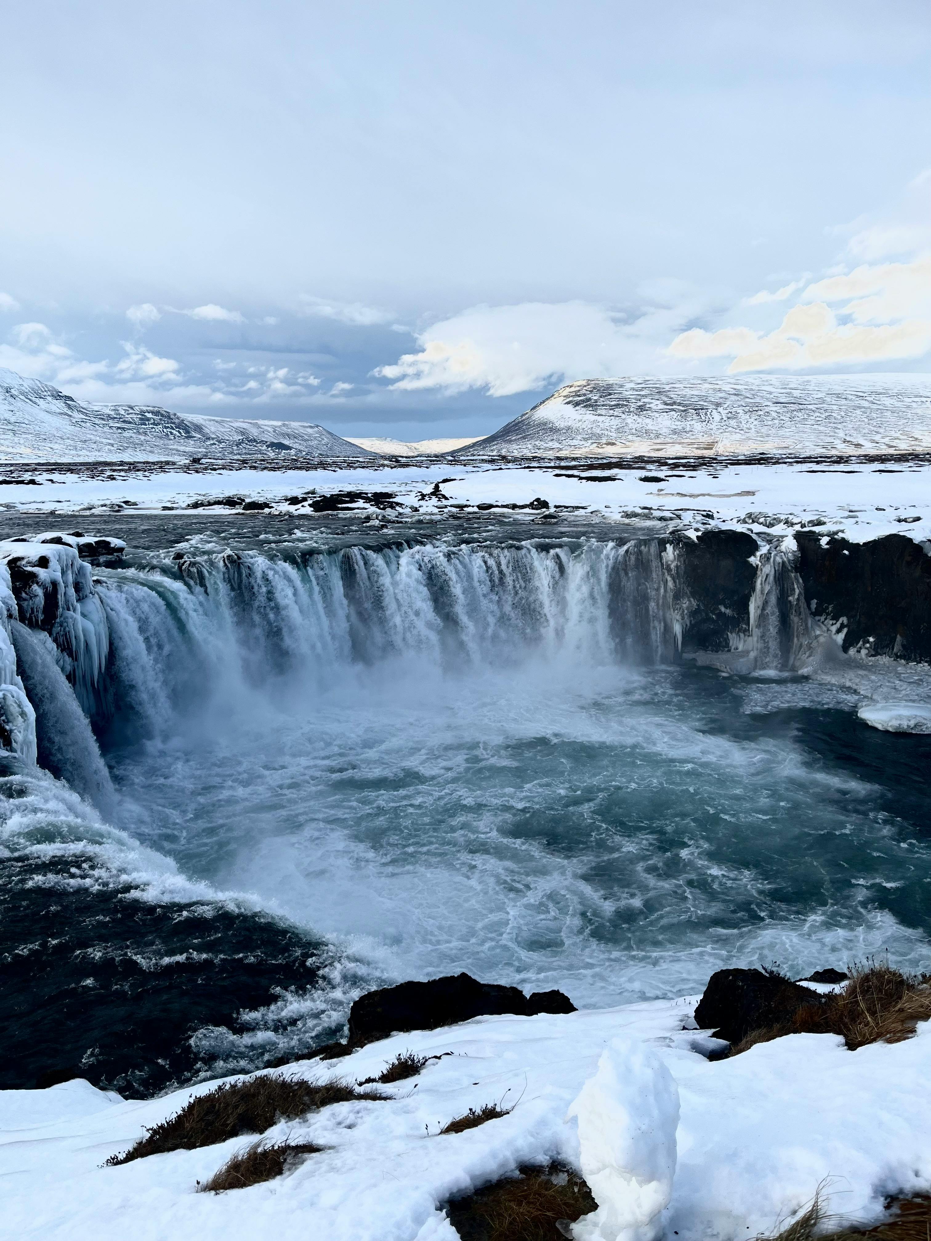 Icelandic landscapes, waterfalls, glaciers, and mountains