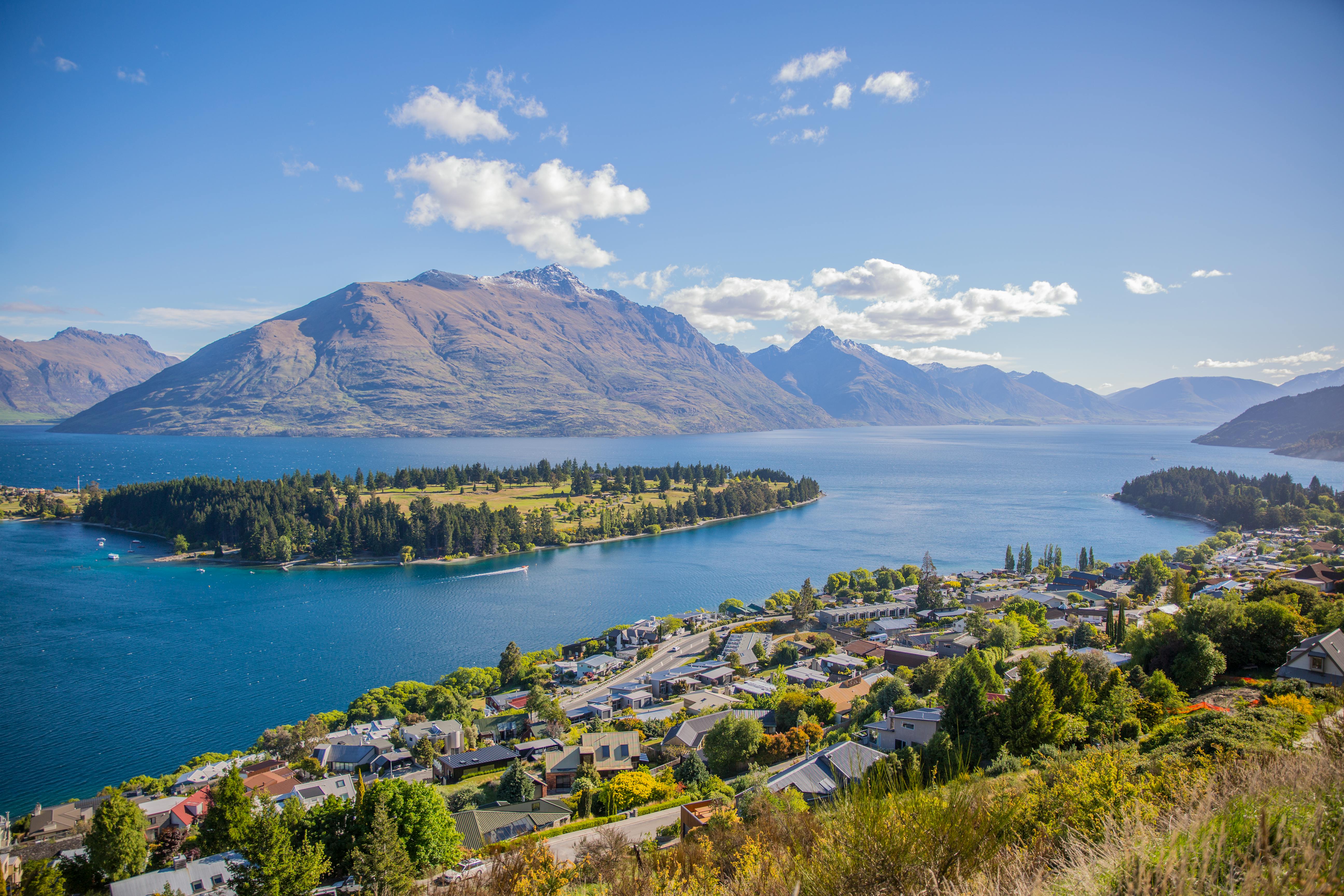 scenic landscapes and outdoor activities in Queenstown